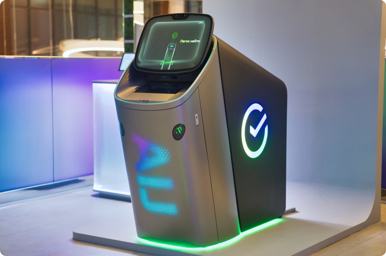 Сбер представил банкомат будущего с ИИ, здоровьем и двумя экранами