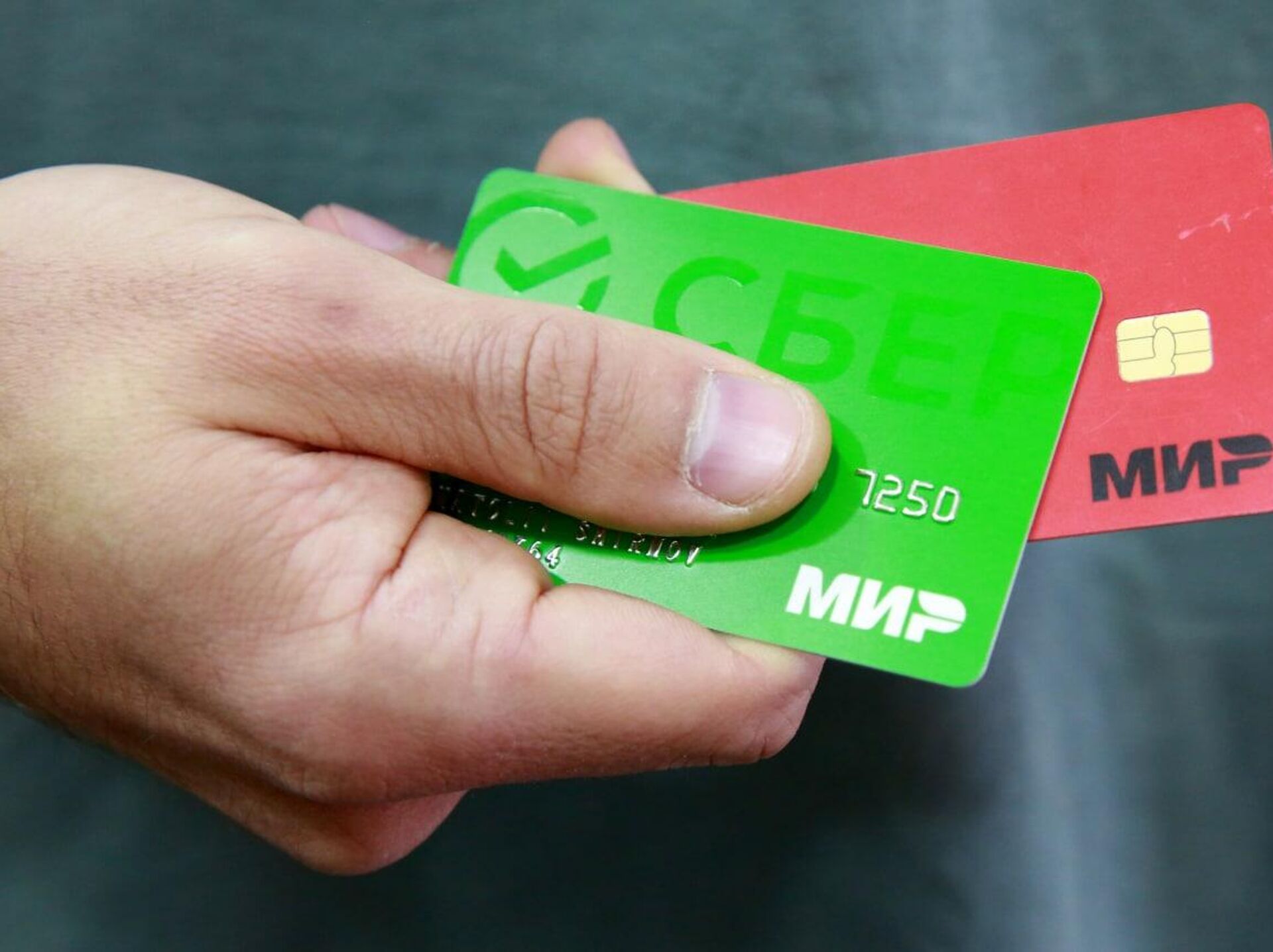 Карты «Мир» с истёкшим сроком действия продолжат работать — но с постепенными ограничениями