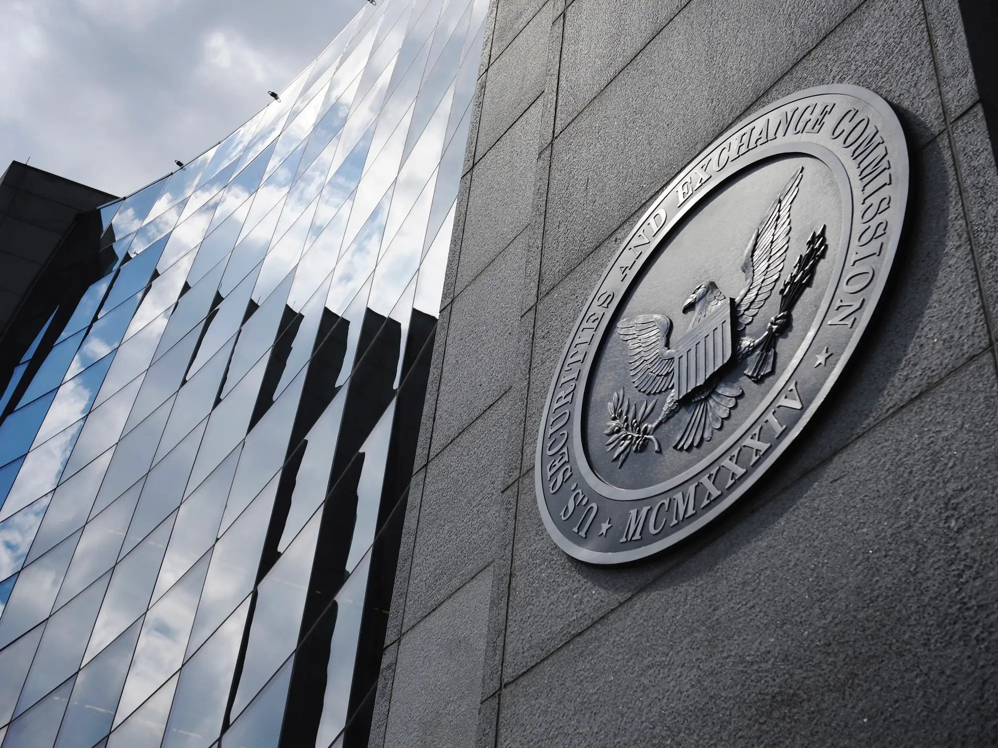 SEC обвинила криптоплатформы и «инвестклубы» в мошенничестве на $14 млн