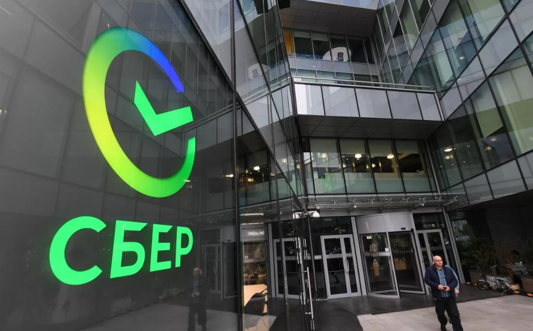 Сбер запустил сервис «Плати частями» на биометрических терминалах