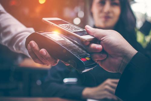 Сбер и ВТБ запустили оплату по QR-коду во Вьетнаме — теперь можно расплачиваться без наличных